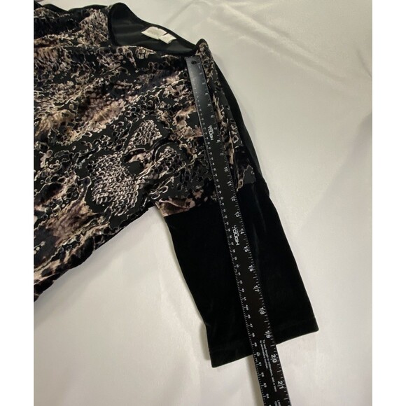 Chicos Sz 1 (U.S. 8/M) Black Velvet Burnout Floral Top Sheer Hem 3/4 Sleeve EUC - Picture 8 of 8
